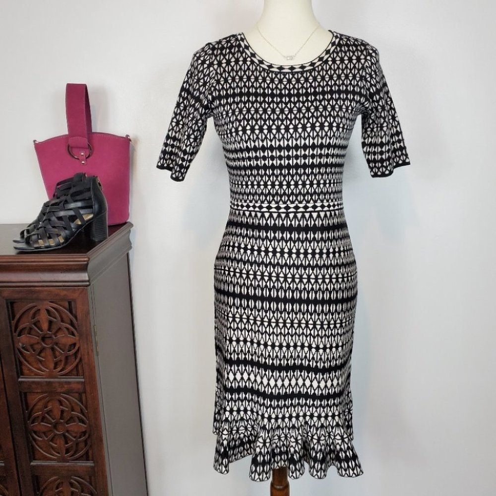 Dressbarn Black Off-White Short Sleeve Classic Ruffle Sweater Dress NEW Size SP